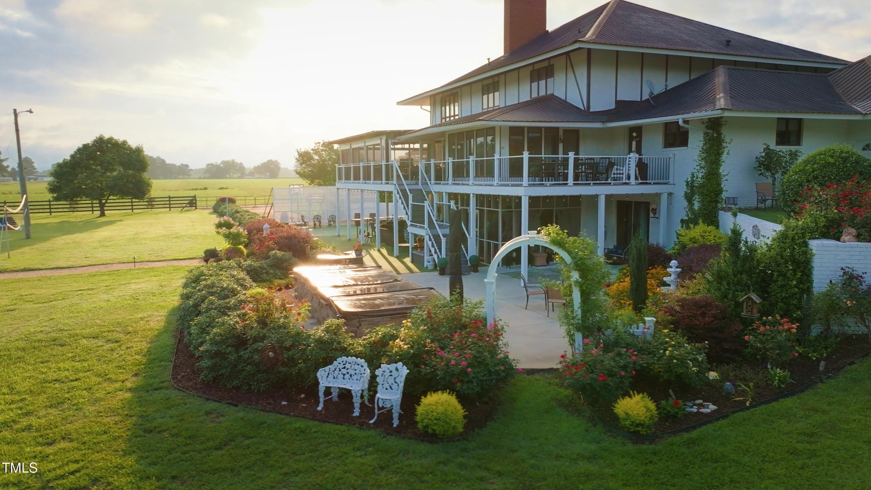 exterior of Barefoot home 